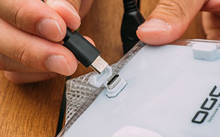 USB（type-c）充電式で、天候に左右されず確実に充電ができる。