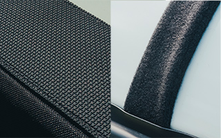 ボディに触れる部分には傷がつきにくい素材を採用、クルマに優しい設計です。