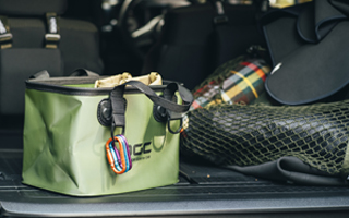 カラビナなどが取り付けられるＤカン付