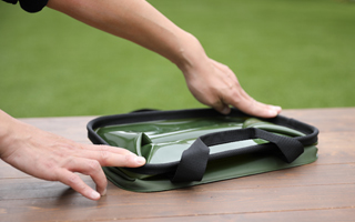 折りたたんでコンパクトに収納可能