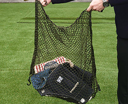 車内の便利アイテムをネットごと持ち出せる