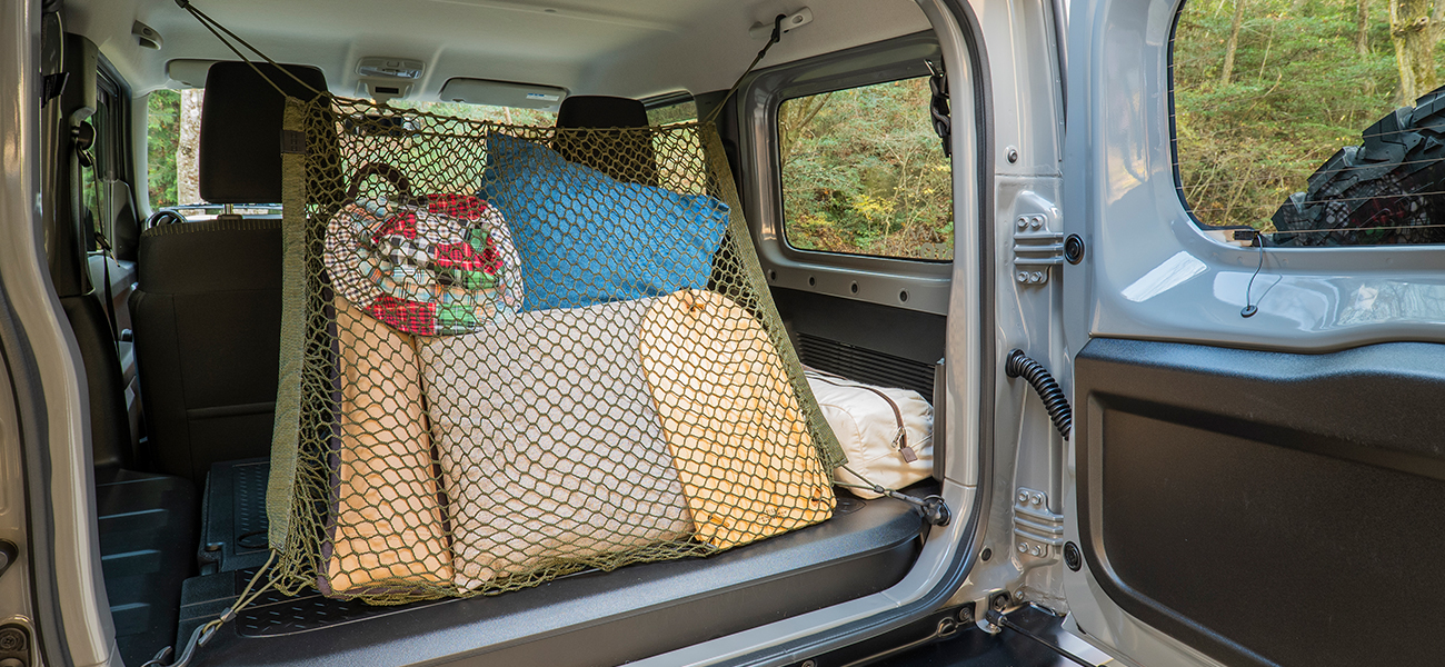 ラゲッジスペースと活用したアウトドア・レジャーアイテムの収納に