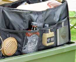 メッシュポケットは収納物を外から確認できて取り出しやすい